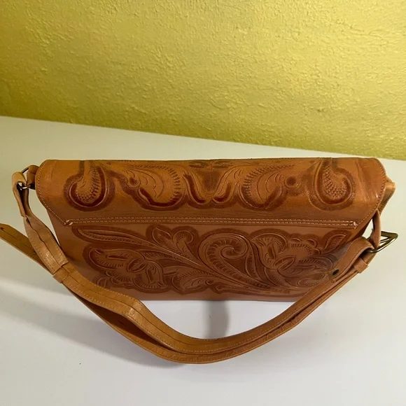 Vintage Tooled leather bag - Picture 7 of 14